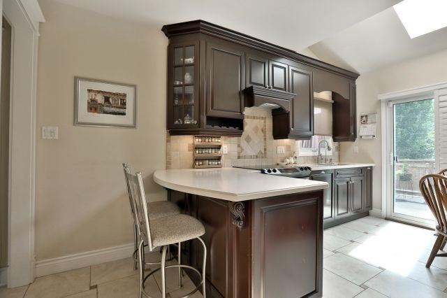 1523 Princeton Cres, House detached with 3 bedrooms, 4 bathrooms and 2 parking in Oakville ON | Image 4