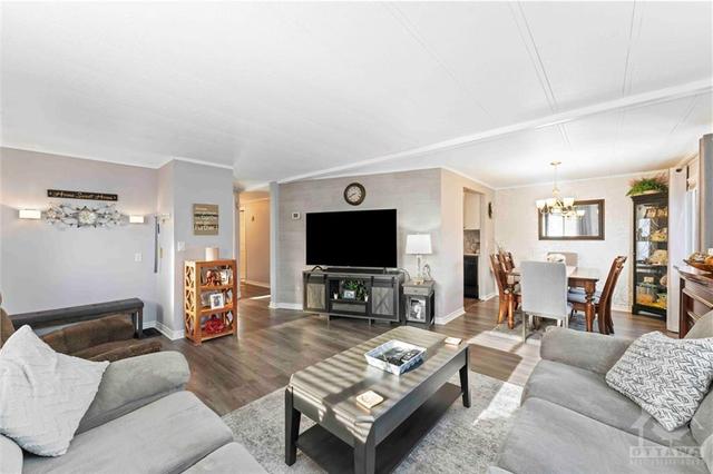 9 Panama Avenue, House detached with 3 bedrooms, 1 bathrooms and 2 parking in Ottawa ON | Image 6
