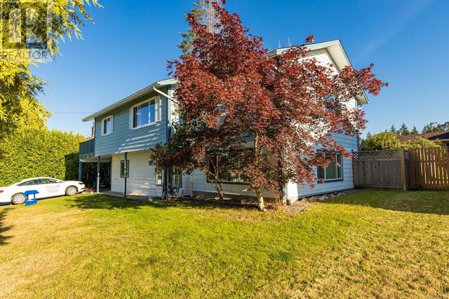 168 Moss Ave, House detached with 4 bedrooms, 3 bathrooms and 1 parking in Parksville BC | Card Image