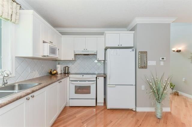 4H - 350 Doon Valley Dr, Townhouse with 2 bedrooms, 3 bathrooms and 2 parking in Kitchener ON | Image 6