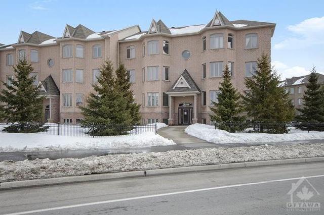 5 - 2082 Valin Street, Condo with 2 bedrooms, 2 bathrooms and 1 parking in Ottawa ON | Image 1