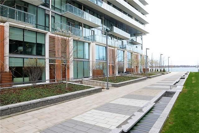 Th105 - 39 Queens Quay Way E, Townhouse with 2 bedrooms, 3 bathrooms and 2 parking in Toronto ON | Image 2