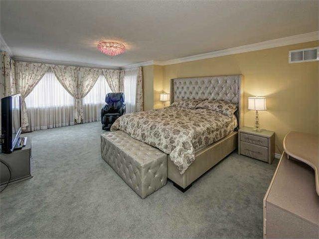 8 Vandermeer Dr, House detached with 4 bedrooms, 7 bathrooms and 8 parking in Markham ON | Image 10
