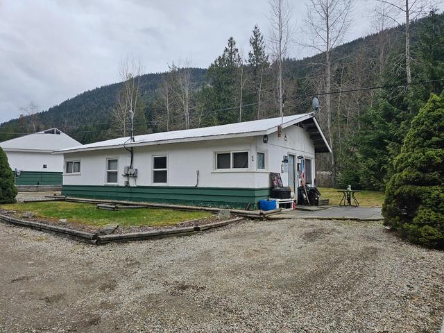 3433 Highway 6, House detached with 3 bedrooms, 3 bathrooms and 20 parking in Central Kootenay E BC | Image 57
