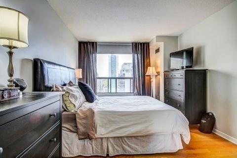 1104 - 47 St Clair Ave W, Condo with 2 bedrooms, 2 bathrooms and 1 parking in Toronto ON | Image 16