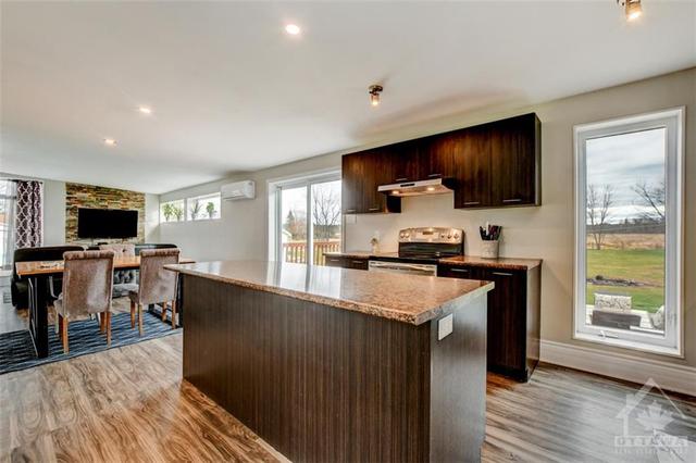 880 Concession 1 Road, House detached with 2 bedrooms, 1 bathrooms and 8 parking in Alfred and Plantagenet ON | Image 6