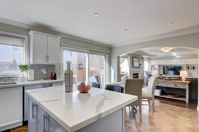 827 Bessy Tr, House detached with 4 bedrooms, 3 bathrooms and 4 parking in Milton ON | Image 3