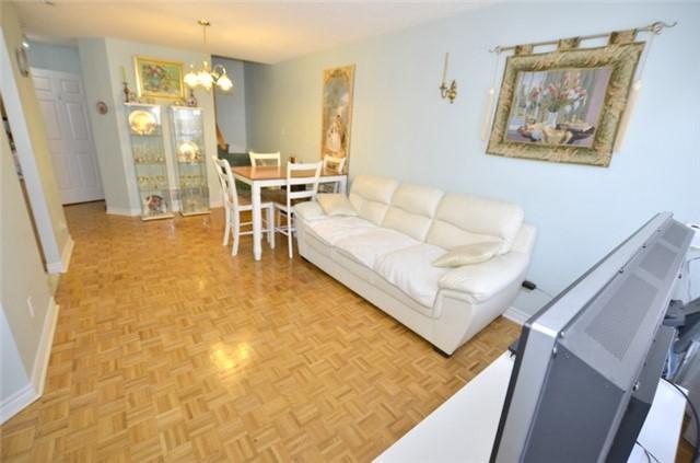 96 - 151 Townsgate Dr, Townhouse with 3 bedrooms, 3 bathrooms and 31 parking in Vaughan ON | Image 5