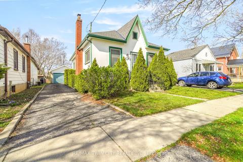 326 Nelson St, House detached with 2 bedrooms, 1 bathrooms and 4 parking in Brantford ON | Card Image