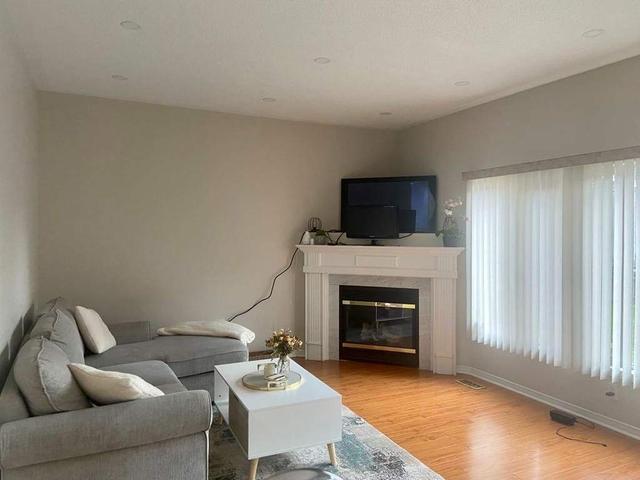 4733 Colombo Cres, House semidetached with 3 bedrooms, 3 bathrooms and 3 parking in Mississauga ON | Image 13