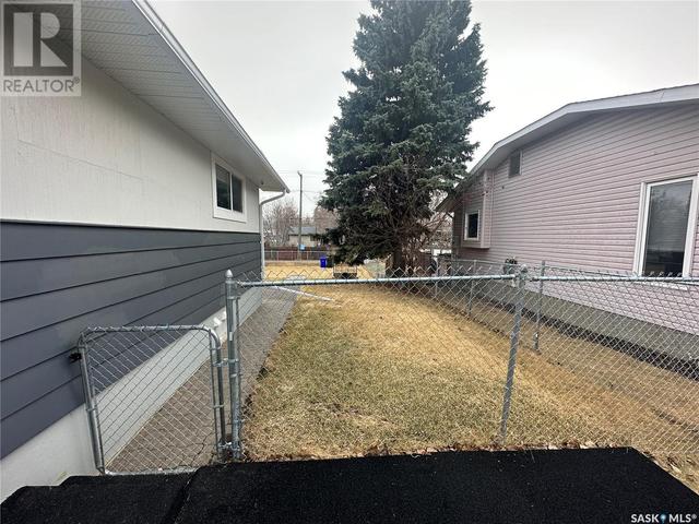 915 1st Street E, House detached with 3 bedrooms, 2 bathrooms and null parking in Prince Albert SK | Image 26