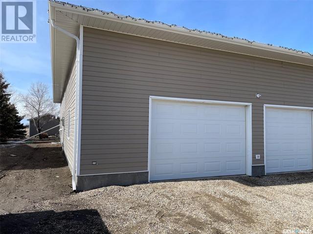 14 Somerset Street, House detached with 5 bedrooms, 4 bathrooms and null parking in Gravelbourg SK | Image 3