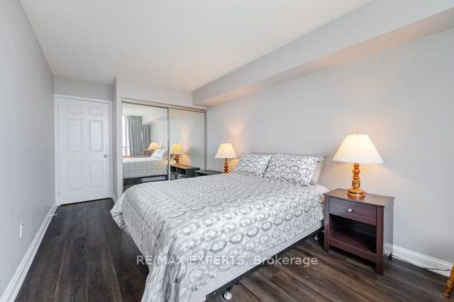 2007 - 24 Hanover Rd, Condo with 2 bedrooms, 2 bathrooms and 1 parking in Brampton ON | Image 17