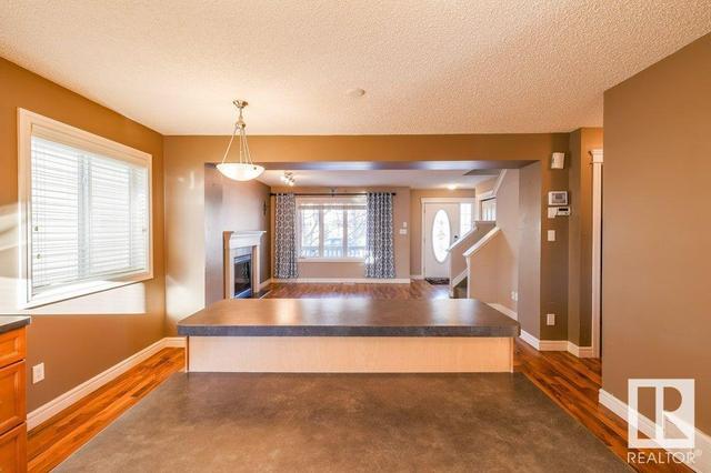 12055 19 Av Sw, House detached with 4 bedrooms, 2 bathrooms and 2 parking in Edmonton AB | Image 12