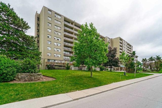 807 - 15 Nicklaus Dr, Condo with 2 bedrooms, 1 bathrooms and 1 parking in Hamilton ON | Image 1