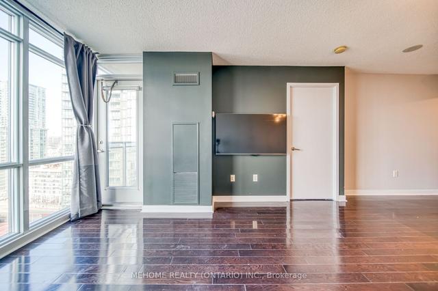 2302 - 11 Brunel Crt, Condo with 1 bedrooms, 1 bathrooms and 1 parking in Toronto ON | Image 8