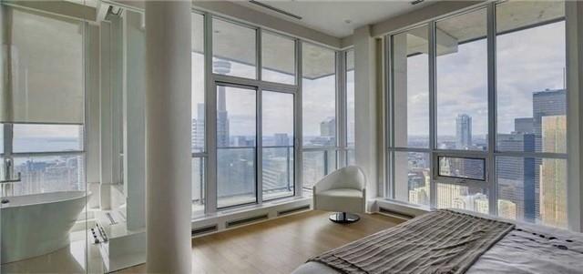 5401 - 16 Harbour St, Condo with 3 bedrooms, 5 bathrooms and 6 parking in Toronto ON | Image 6