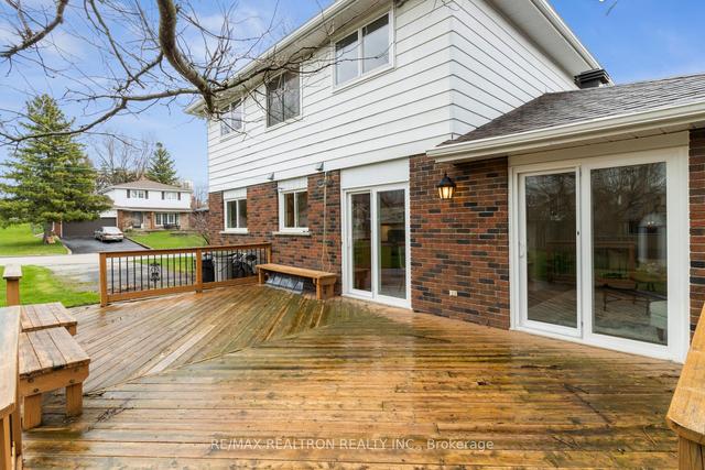 1051 Wildwood Dr, House detached with 4 bedrooms, 3 bathrooms and 6 parking in Newmarket ON | Image 26