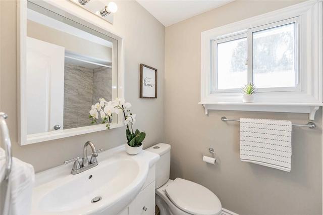 321a Mayview Cres, House semidetached with 3 bedrooms, 2 bathrooms and 3 parking in Waterloo ON | Image 16