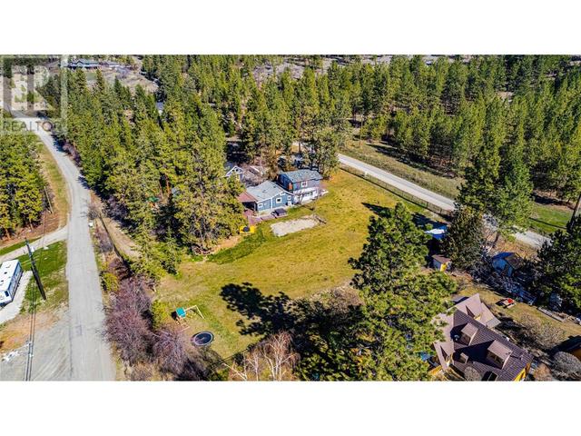 5555 Stubbs Road, House detached with 3 bedrooms, 2 bathrooms and 10 parking in Lake Country BC | Image 2