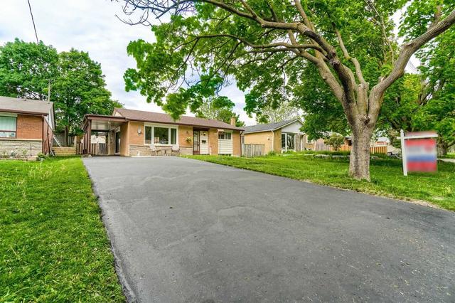 19 Hadrina St, House detached with 2 bedrooms, 1 bathrooms and 5 parking in Brampton ON | Image 1