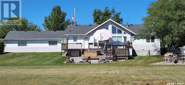 702 Aqualane Avenue, House detached with 3 bedrooms, 2 bathrooms and null parking in Aquadeo SK | Image 1
