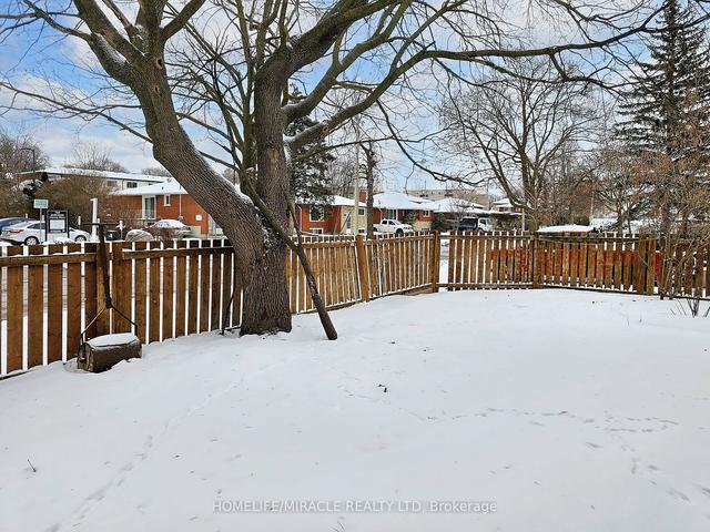 137 Jansen Ave, House attached with 3 bedrooms, 2 bathrooms and 1 parking in Kitchener ON | Image 21