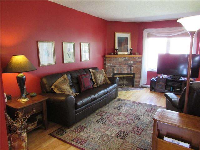21 Farnham Dr, Townhouse with 3 bedrooms, 2 bathrooms and 1 parking in Brampton ON | Image 5