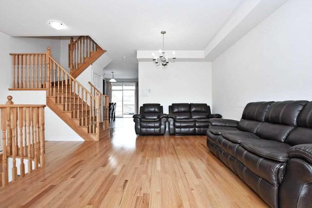 98 Grand Trunk Ave, House attached with 3 bedrooms, 4 bathrooms and 2 parking in Vaughan ON | Image 5