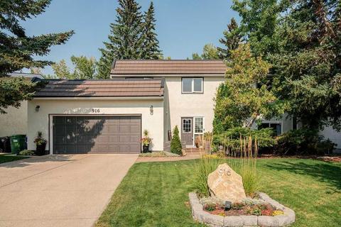 916 Mapleglade Drive Se, House detached with 5 bedrooms, 2 bathrooms and 4 parking in Calgary AB | Card Image