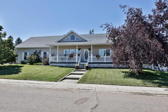 424 Cottonwood Drive, House detached with 5 bedrooms, 3 bathrooms and 4 parking in Vulcan AB | Image 1