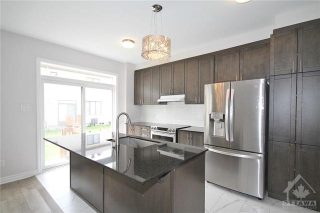 723 Megrez Way, Townhouse with 3 bedrooms, 3 bathrooms and 2 parking in Ottawa ON | Image 8