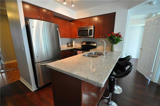 1001 - 30 Grand Trunk Cres, Condo with 1 bedrooms, 1 bathrooms and null parking in Toronto ON | Image 4