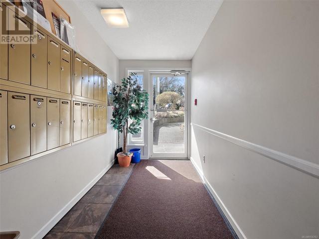 402 - 1028 Balmoral Rd, Condo with 1 bedrooms, 1 bathrooms and 27 parking in Victoria BC | Image 3