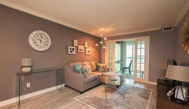 1013 - 168 Simcoe St, Condo with 2 bedrooms, 2 bathrooms and 1 parking in Toronto ON | Image 1