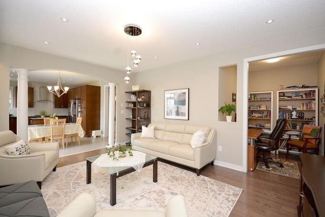 29 Kezia Cres, House detached with 4 bedrooms, 4 bathrooms and 6 parking in Caledon ON | Image 3