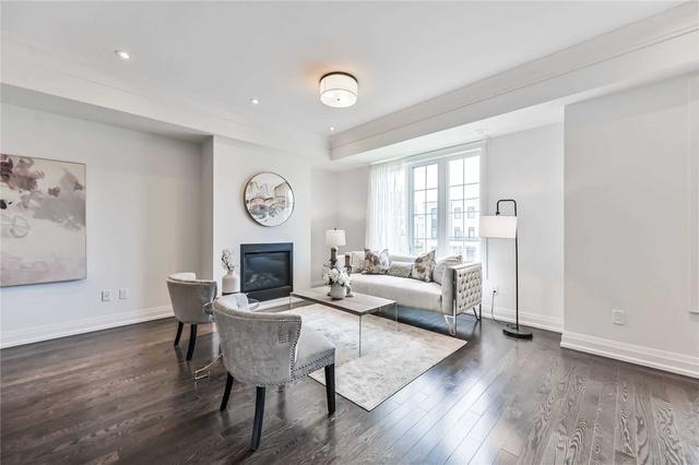 61 Village Pkwy, Townhouse with 3 bedrooms, 5 bathrooms and 4 parking in Markham ON | Image 3