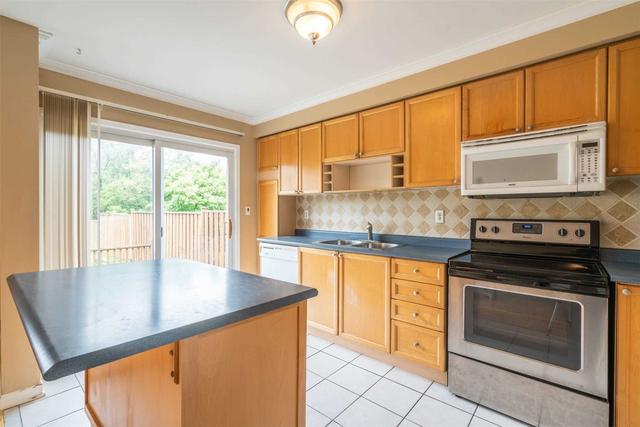 425 Ravineview Way, House attached with 3 bedrooms, 3 bathrooms and 3 parking in Oakville ON | Image 13