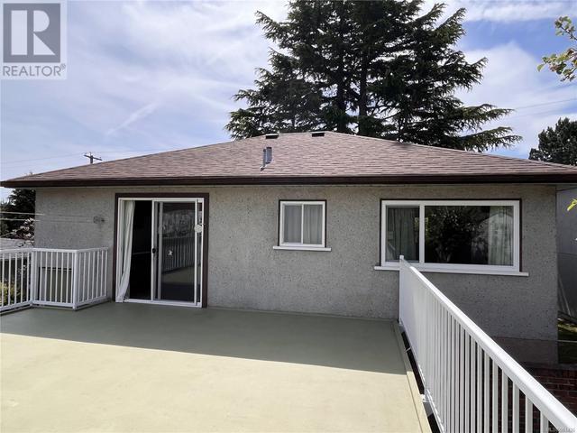 266 Sims Ave, House detached with 3 bedrooms, 1 bathrooms and 2 parking in Saanich BC | Image 5