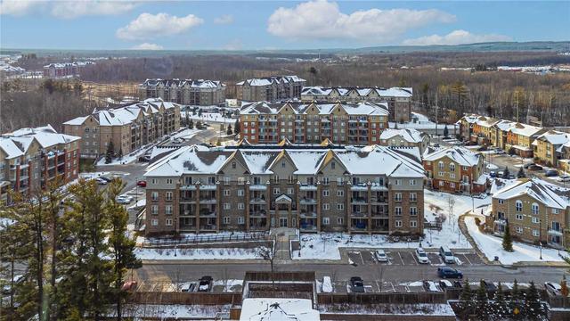 211 - 45 Ferndale Dr S, Condo with 3 bedrooms, 2 bathrooms and 1 parking in Barrie ON | Card Image