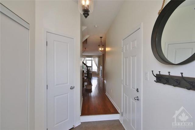 504 Rannoch Private, Townhouse with 3 bedrooms, 3 bathrooms and 2 parking in Ottawa ON | Image 4