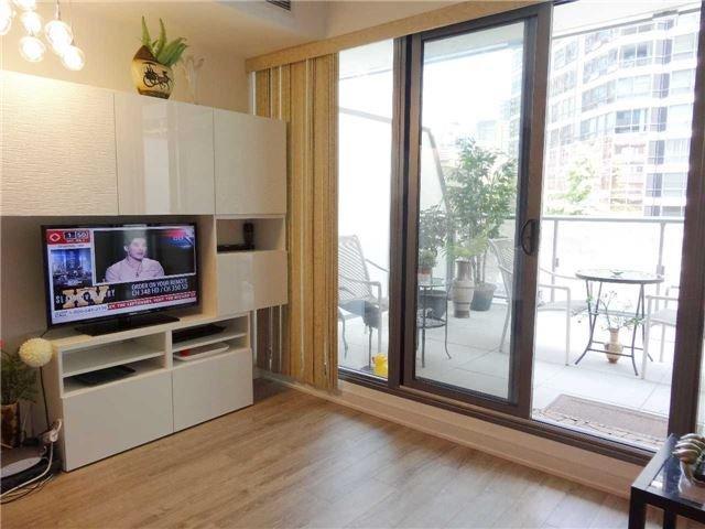 402 - 57 St Joseph St, Condo with 1 bedrooms, 1 bathrooms and null parking in Toronto ON | Image 14