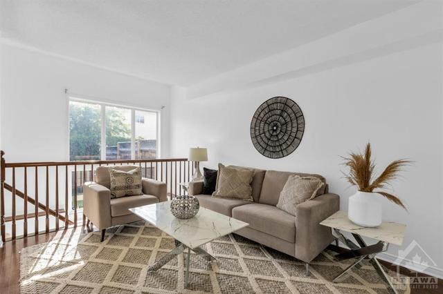 413 Dusk Private, Townhouse with 3 bedrooms, 2 bathrooms and 3 parking in Ottawa ON | Image 4