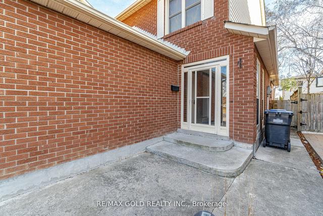 17 Slater Circ, House detached with 4 bedrooms, 3 bathrooms and 4 parking in Brampton ON | Image 23