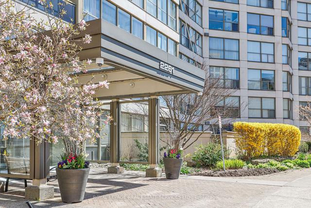 720 - 2261 Lake Shore Blvd W, Condo with 1 bedrooms, 2 bathrooms and 1 parking in Toronto ON | Image 1
