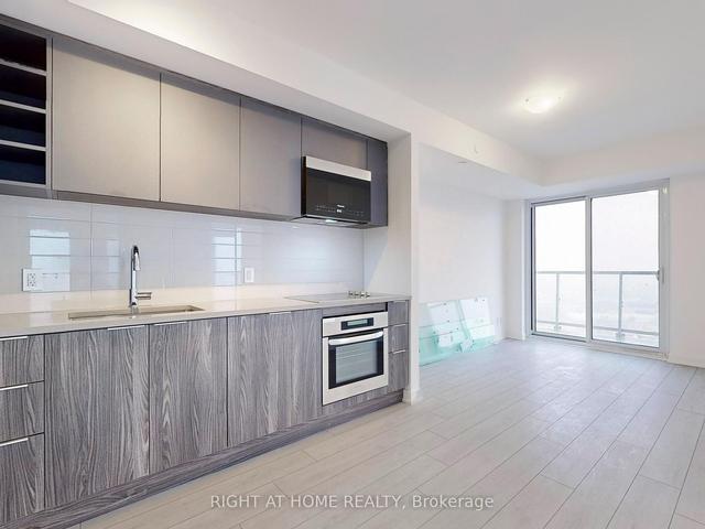 3315 - 2031 Kennedy Rd, Condo with 2 bedrooms, 2 bathrooms and 1 parking in Toronto ON | Image 2