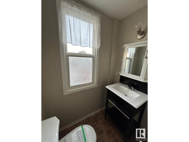 11826 91 St Nw, House semidetached with 3 bedrooms, 1 bathrooms and null parking in Edmonton AB | Image 12