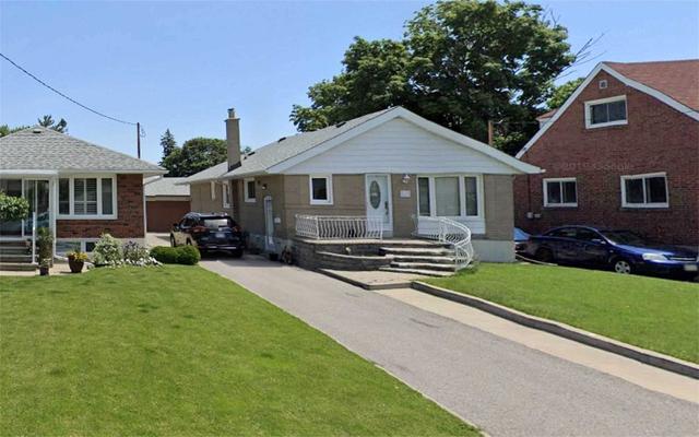 toronto - 81 Waringstown Dr, House detached with 2 bedrooms, 1 bathrooms and 1 parking in Toronto ON | Image 1