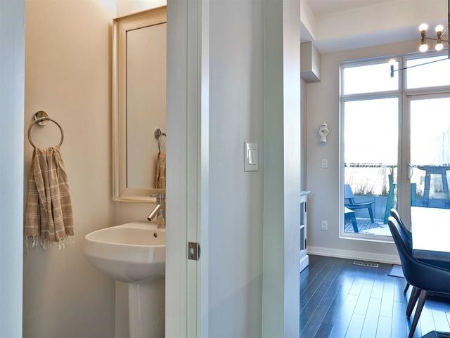 37 Verral Ave, Townhouse with 3 bedrooms, 3 bathrooms and 1 parking in Toronto ON | Image 2