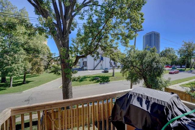 15 Joseph St, House attached with 3 bedrooms, 3 bathrooms and 3 parking in Brampton ON | Image 12